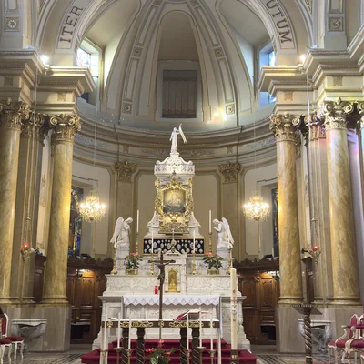 Santuario_Madonnina_dei_centauri_altare